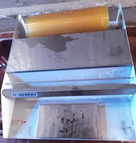 Seladora RBaião, de bandejas e filme PVC, bivolt, regulagem de altura e solda