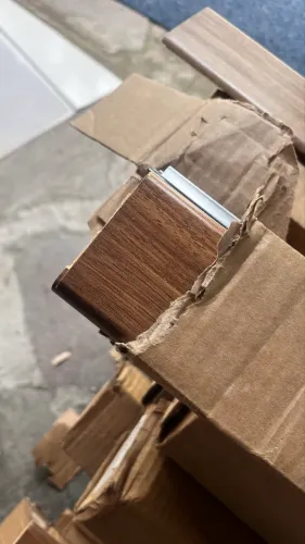 Acabamento que também serve como rodapé 