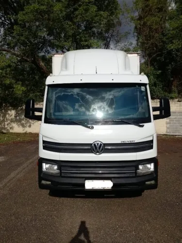 VW11.180 Delivery Prime 2020 Completo - Baú chapa de aço 6.20m