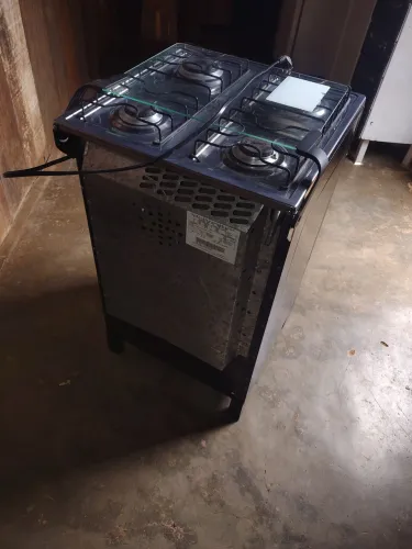 Vendo esse fogão semi novo 