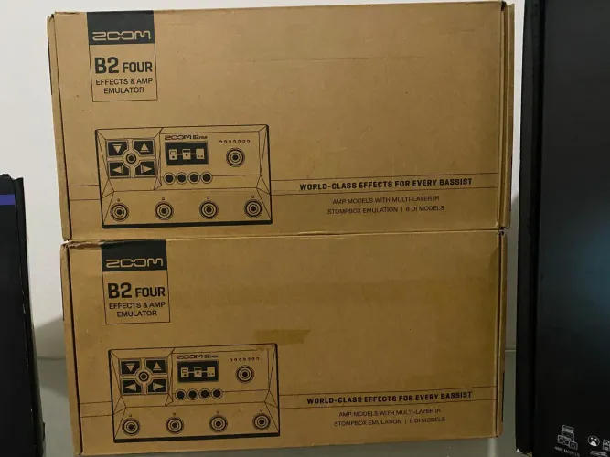 Pedaleira Zoom B2 FOUR - Efeitos e Simulador de Amplificadores para Contrabaixo