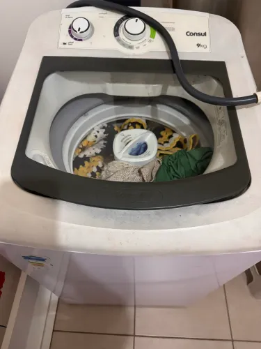 Vendo máquina de lavar com pequenos defeitos