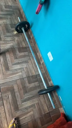 Vendo barra de musculação mais anilhas 10 kg cada