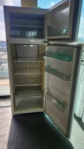 Geladeira para reaproveitamento peças e carcaça