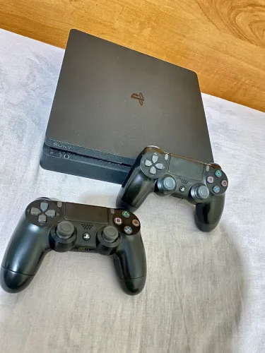Ps4 slim ler a discrição pfv
