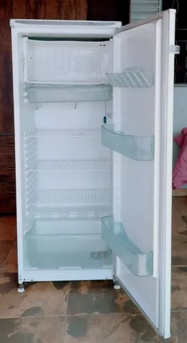 Geladeira Dako degelo seco 110vts
