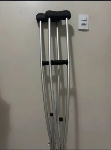 Par de muletas novas