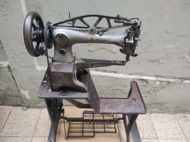 Máquina de costura sapateiro Singer, aceito cartão!