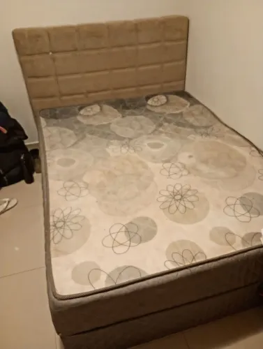 Cama box e cabiceira