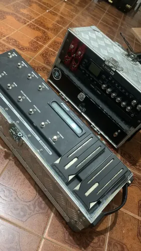 Rack Profissional Line 6 POD X3 Pro + Controladora FBV (pedaleira)