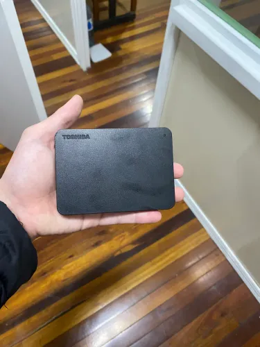 Hd esterno toshiba 1tb usado, usei apenas 1 vez e deixei guardado ta novo
