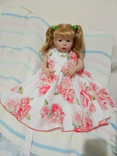Bebê reborn 60 cm importada kit Sandie
