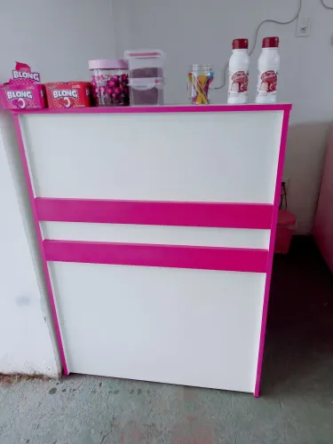 Bancada branca e rosa