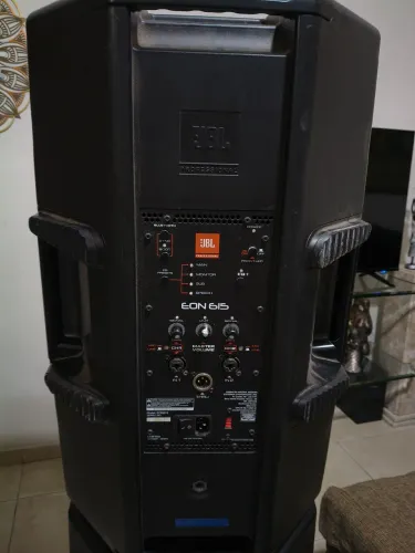 Par de caixas JBL eon 615