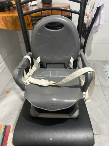 Cadeirinha de comer de criança