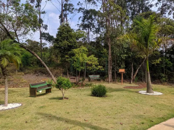 Terreno à venda em loteamento com infraestrutura pronta