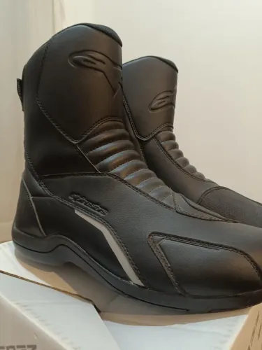 Bota moto semi nova