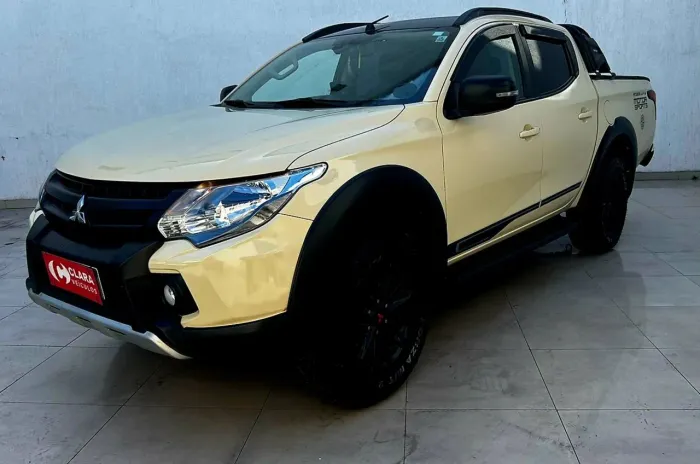 Mitsubishi L200 Tri. Outd. HPE 2.4 CD 4X4 Die. AUT 2021