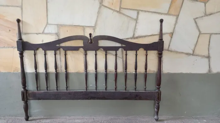Cama tradicional Antiga Em Mogno