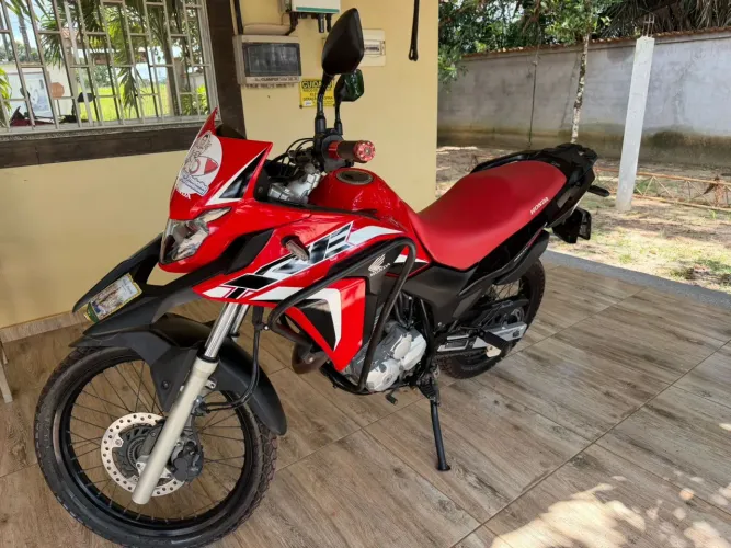 XRE, MOTO BEM CONSERVADA, ÚNICO DONO