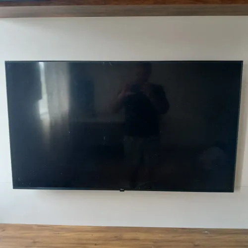 Tv LG 4k com defeito tela quebrada, somente para retirada de peças