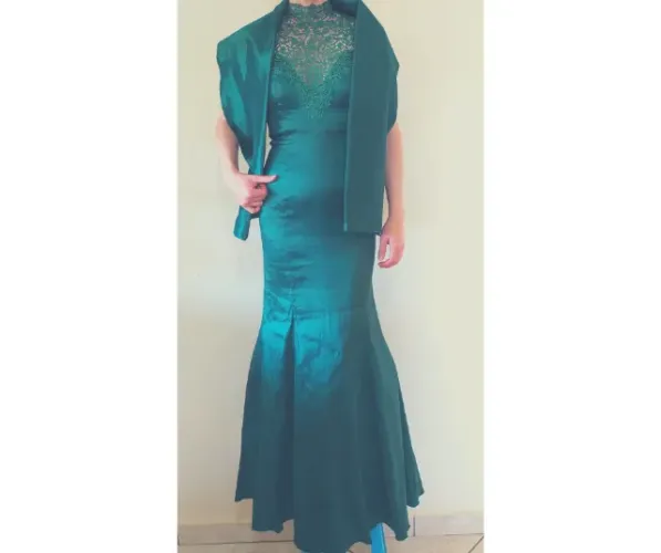 Vestido de festa com anágua e echarpe eklacia