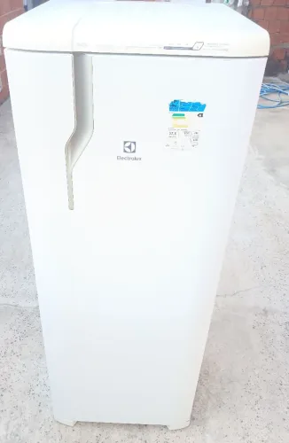 VENDE-SE GELADEIRA ELECTROLUX RFE39 FROS FREE SEMI NOVA 