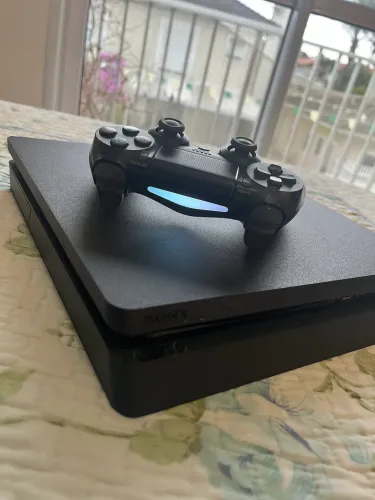 PS4 Slim 1TB + Controle Original + Cabos