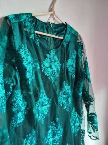Vestido longo, verde Esmeralda.