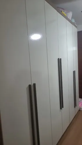 GUARDA-ROUPA 6 PORTAS NOVO