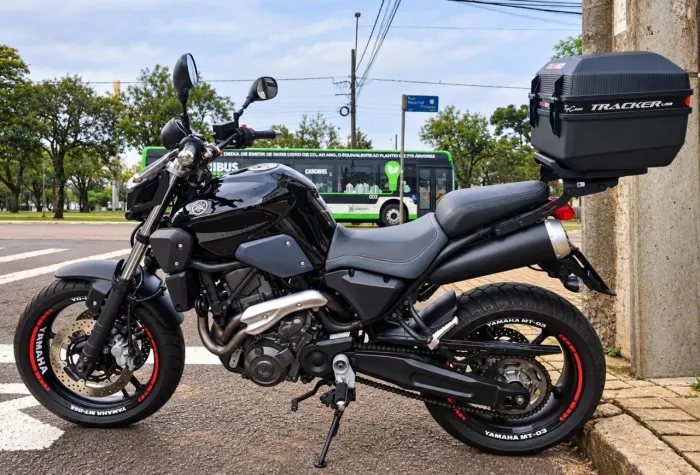 Yamaha MT-03 660 2008, 40 mil quilômetros.
