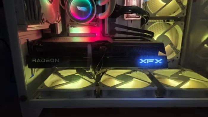 VENDO XFX RX 9060 XT 16GB triple fan NOVA COM NOTA E CAIXA