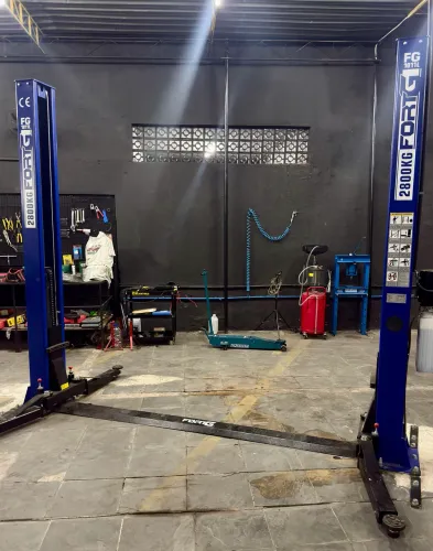 Elevador Automotivo 2 Colunas FORTG 2800KG - Semi Novo