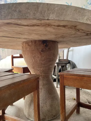 Mesa em jaqueira giratória com 6 cadeiras