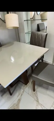 mesa de jantar quadrada com 4 cadeiras