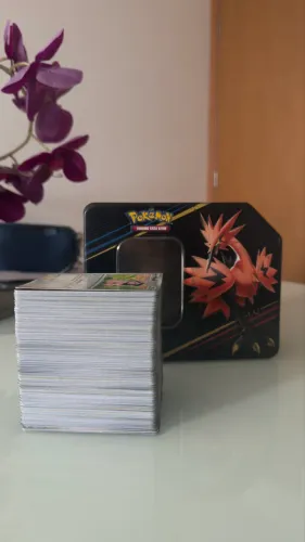 Cartas Pokémon + LATA ORIGINAL