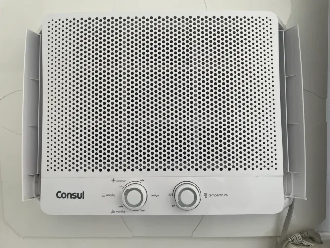 Ar condicionado janela 7500 BTUs Cônsul - perfeito funcionamento 