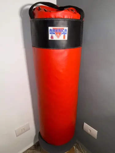 Saco de Boxe América Vermelho 25 kg - Pouco Usado