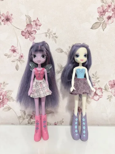 EQUESTRIA GIRLS: Twilight Sparkle + Rarity.