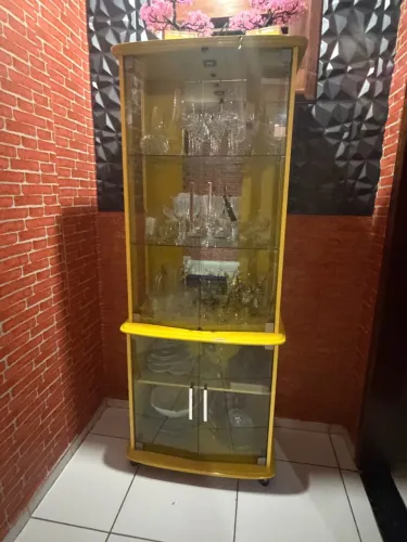 Estou vendendo essa linda cristaleira charme no seu ambiente