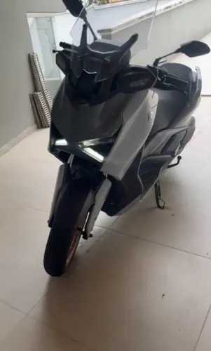 Yamaha - Xmax 300 2026 Prata com rodas dourada 12.000km Toda revisada e na garantia