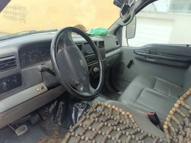 Vendo caminhão f4000 ano 2002