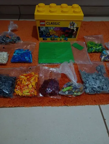 Lego clássico com mais de 10.000 com tá buá de montar 