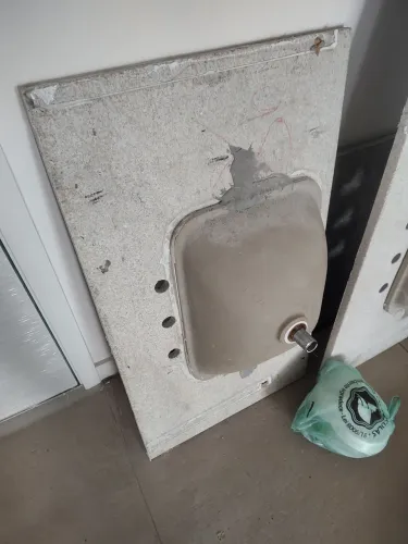 3 Bancadas de pia em mármore sem uso já com as Cubas! Mudança de projeto de arquitetura