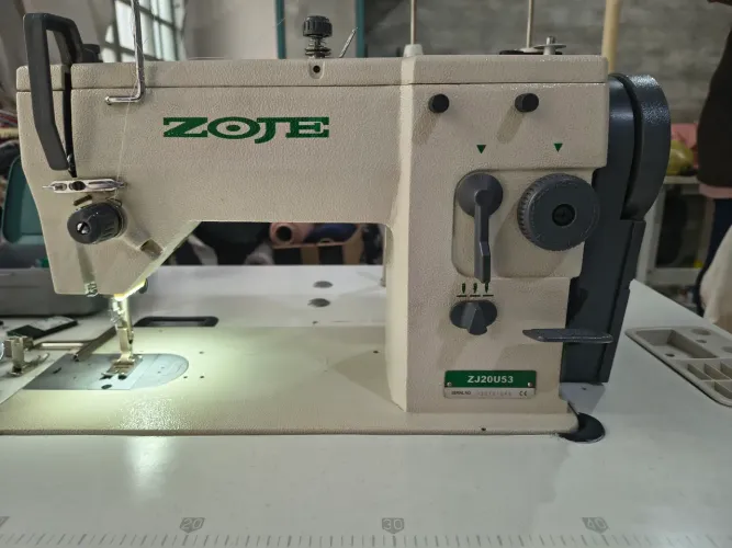 Maquina de Costura Zoje Ziguezague Semi-industrial 9 mm ZJ-20U53 - BIVOLT