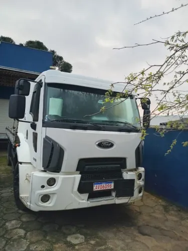 VENDE-SE FORD CARGO 1719 COM CARROCERIA DE MADEIRA