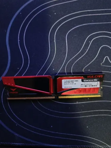 Memória RAM (TeamGroup T-Force Vulcan DDR8 de 8Gb)
