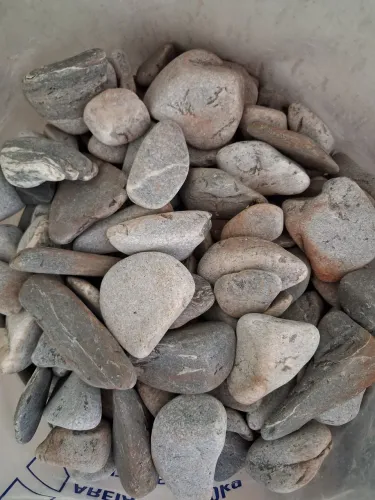 Pedra dolomita cinza - grande e média. Aproximadamente 150kg