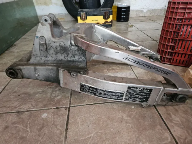 Balança quadro elástico cbr 600