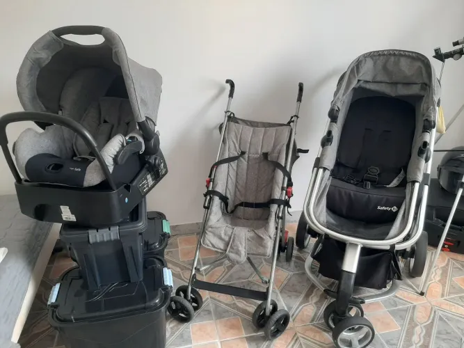 Carrinho são 2 e cadeirinha